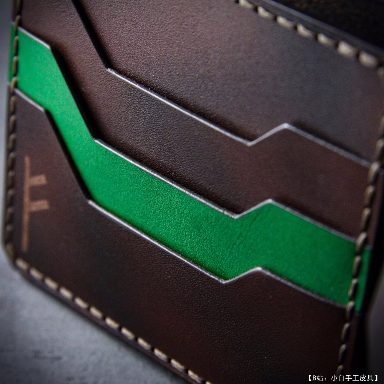 Vladimir Yuri 的双折钱包 3 的免费版型 - 3