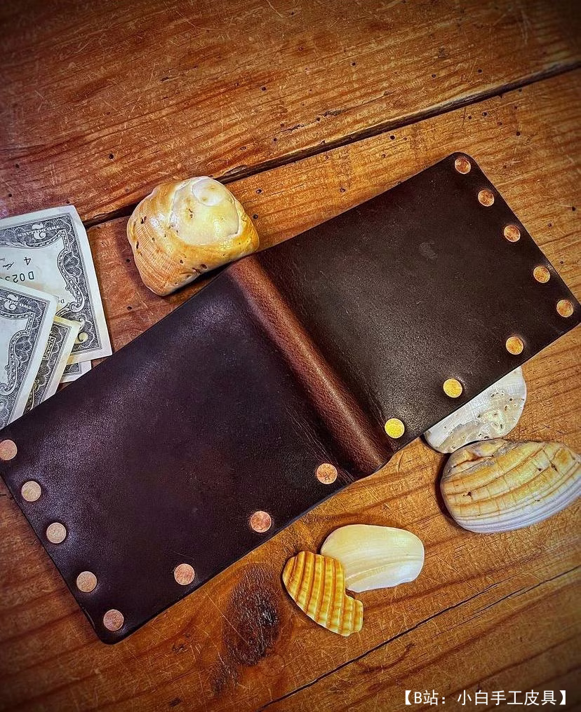 Mascon 皮革铆钉双折钱包的免费版型 - 4