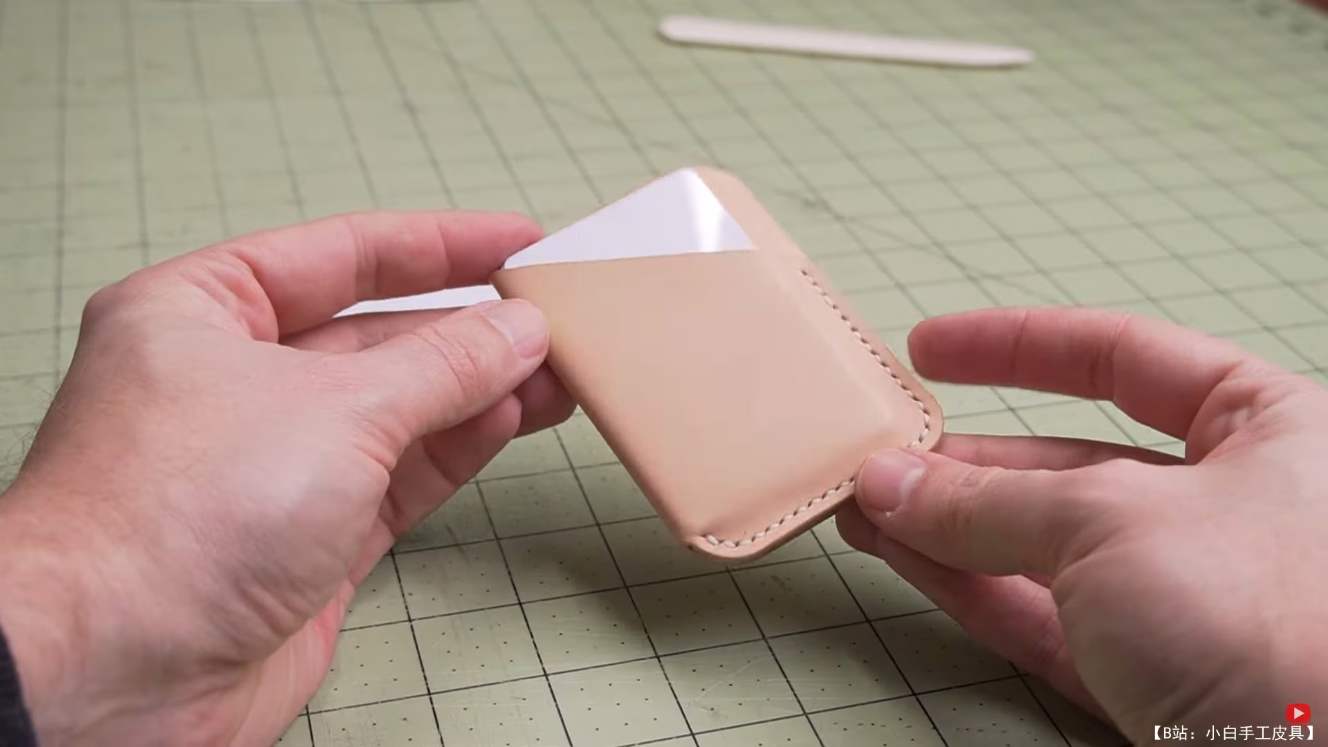 Makesupply Leather 的免费模板包裹钱包 - 1