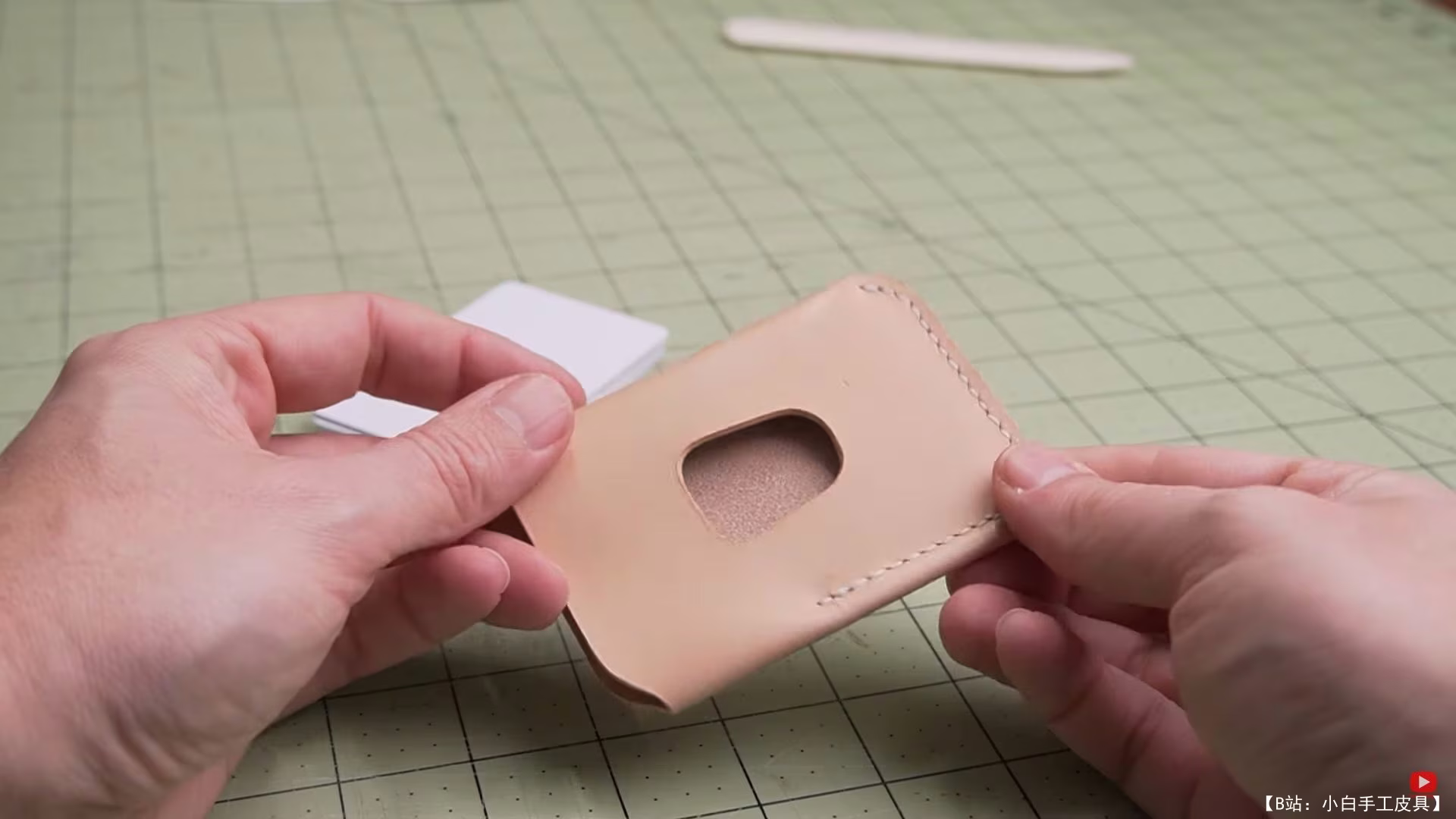 Makesupply Leather 的免费模板包裹钱包 - 3