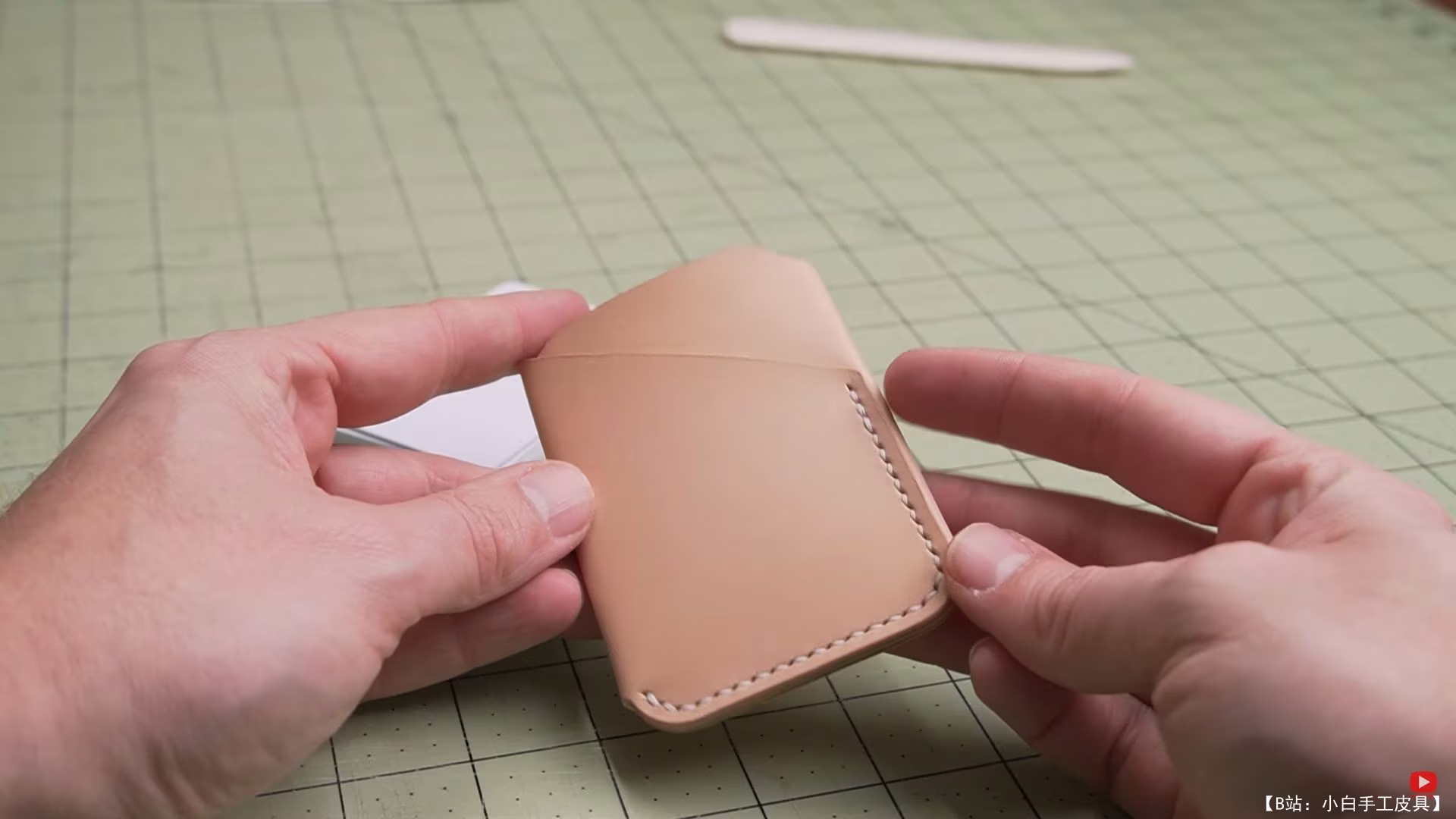 Makesupply Leather 的免费模板包裹钱包 - 4