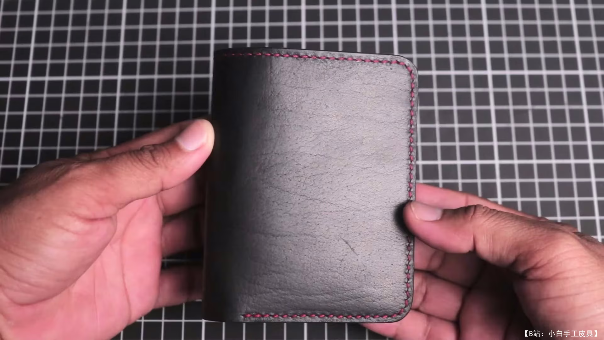 由 ARF 手工制作的免费垂直双折钱包模板 - 1