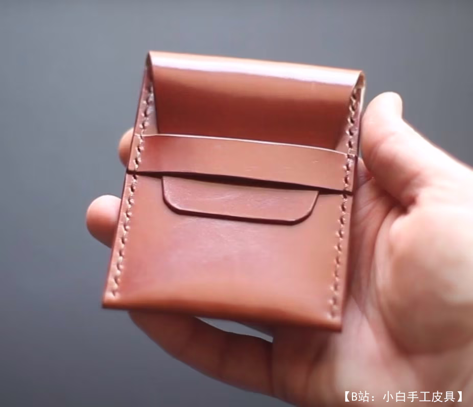 Legacy Brand Leather 的免费垂直翻盖钱包模板 - 1