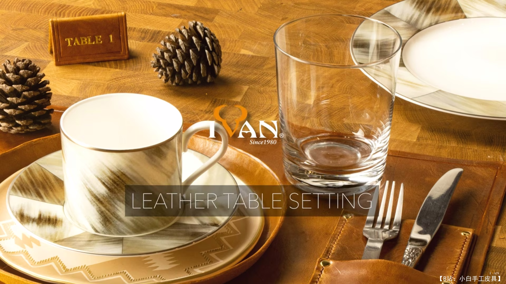 由 Ivan Leathercraft 设计的免费模板皮革餐桌设置 - 1